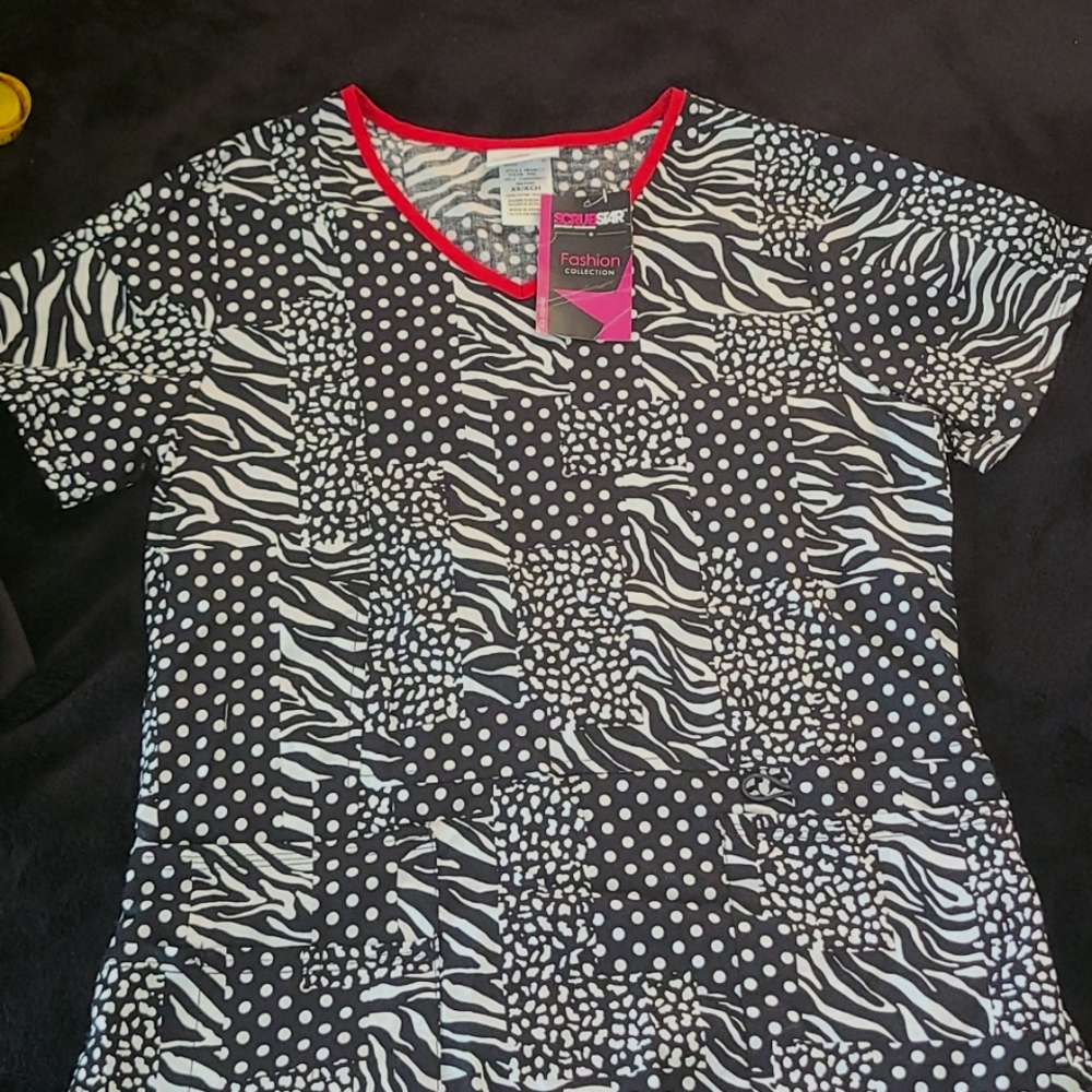 🔴EVERYTHING MUST GO🔴 Scrubstar Fashion Pattern Scrub Top